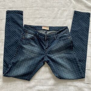 Arden’s polka dot distressed skinny jeans.